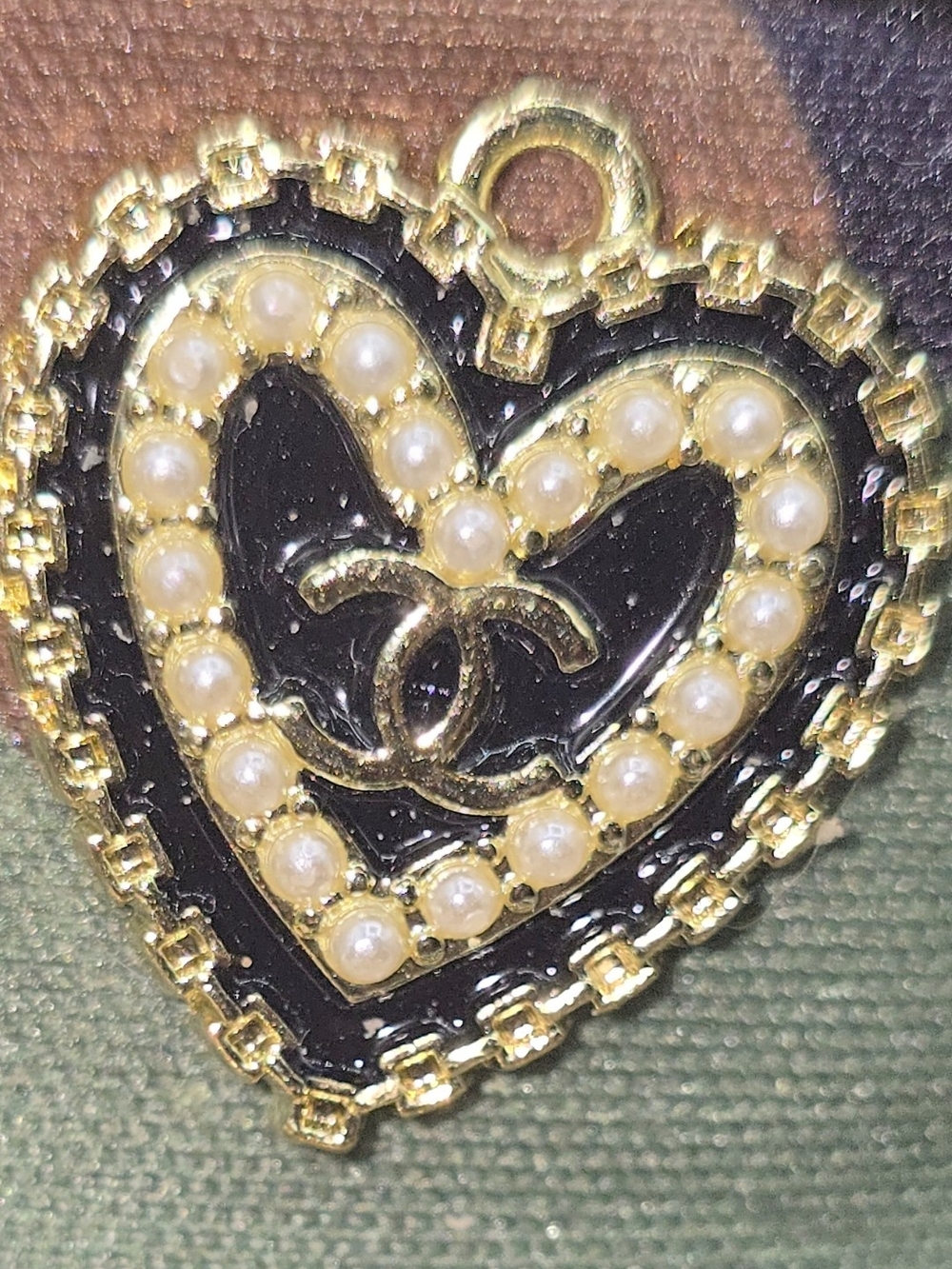CHRIS BROWN CAMOFLAUGE HAT AND TIE NECKLACE. - Picture 7 of 10